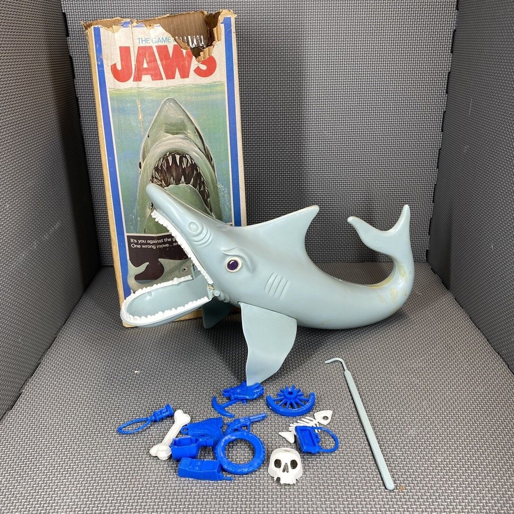 Vintage The Game Of Jaws Universal Pictures Ideal With Box Shark Complete 1975